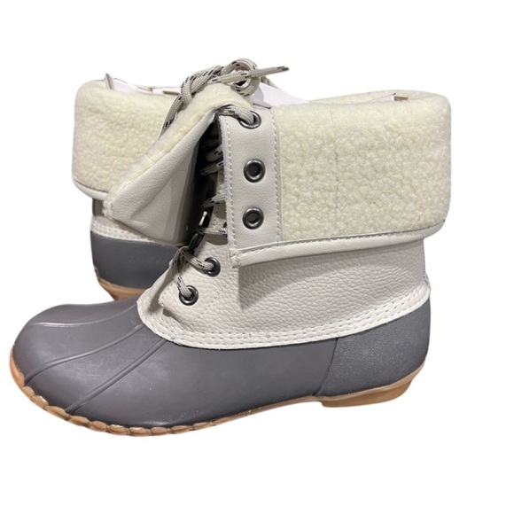 SALE!!New new in box totes duck winter snow boots sz 8 $89 - Picture 1 of 7